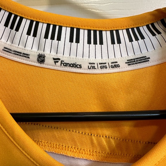 Youth Nashville Predators Jersey - Picture 2 of 3